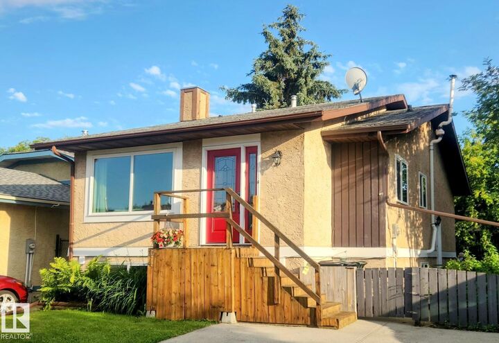 44 Wellington Crescent — photo 1