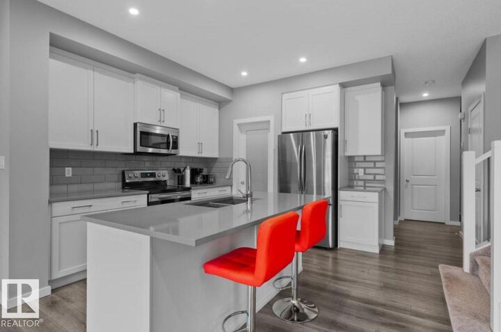 Property Photo:  243 39 Avenue NW  AB T6T 2K2 