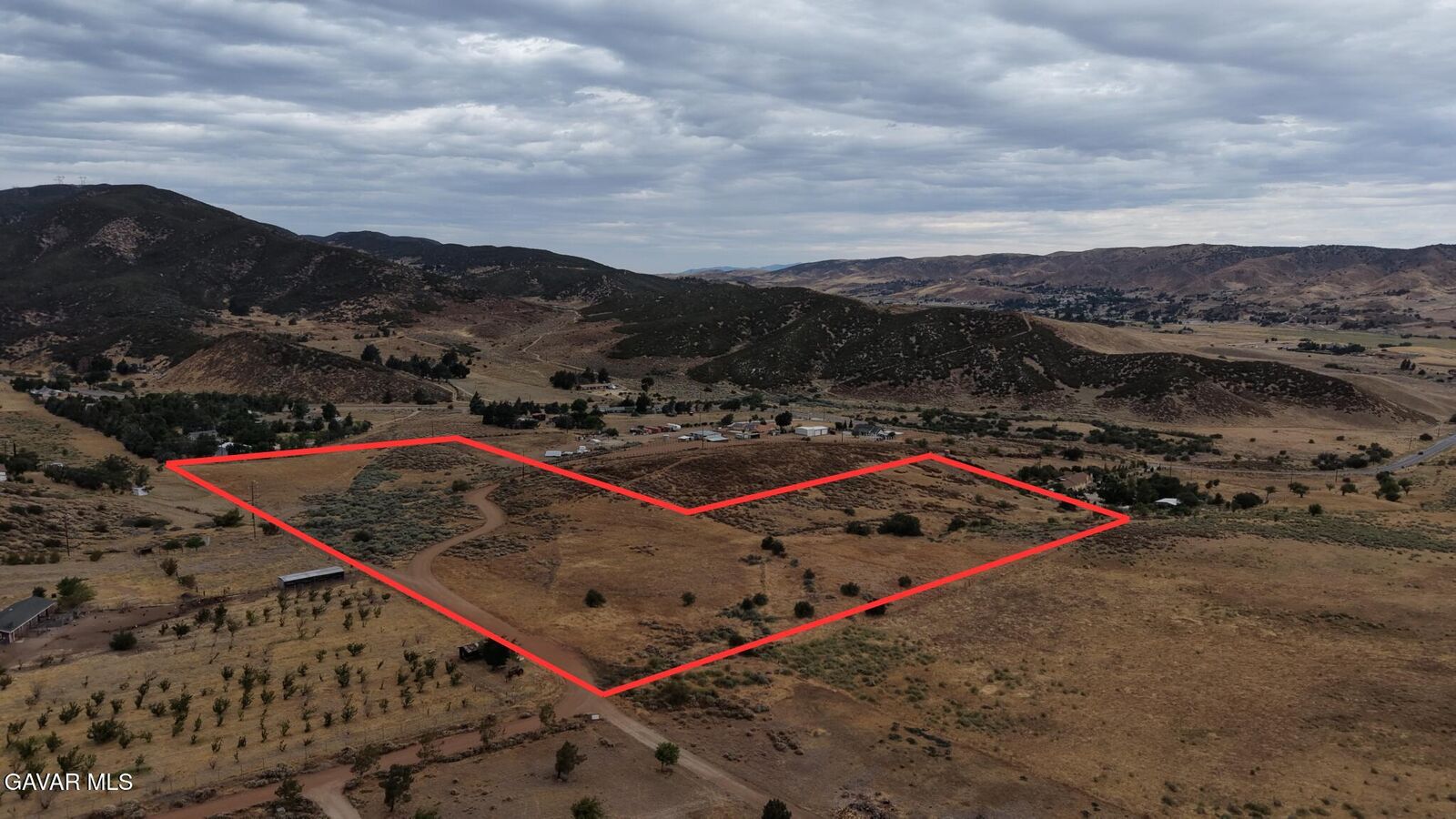 Property Photo: 38936 Rogers Creek Road CA 93551
