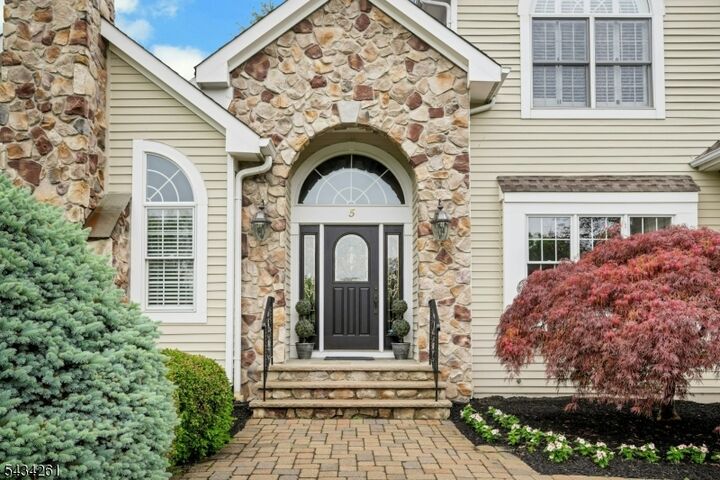 Property Photo:  5 Coe Farm Rd  NJ 07945 