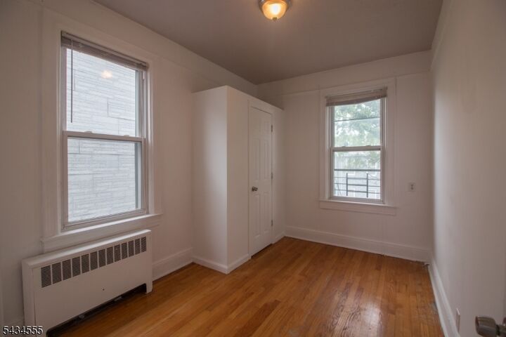 Property Photo:  89 Van Nostrand Ave 4  NJ 07305 