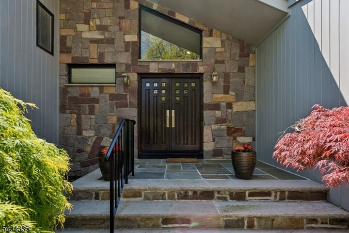 Property Photo:  10 Hawthorne Ct  NJ 07960 