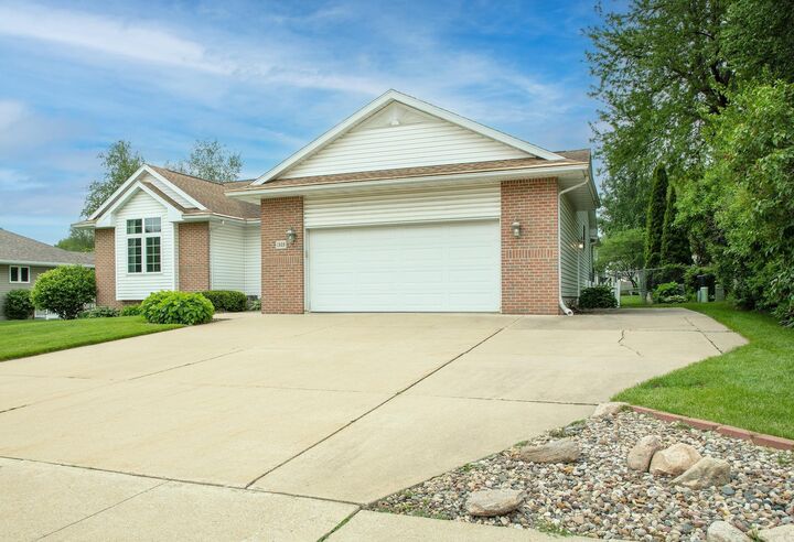 Property Photo:  1303 Orchard Dr  IA 50613 
