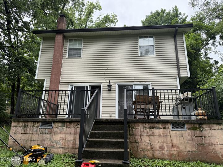 Property Photo: 306 Kingston Court TN 37919