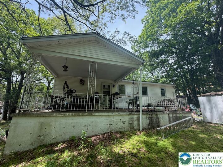 Property Photo:  8 Laurel Lane  PA 18344 
