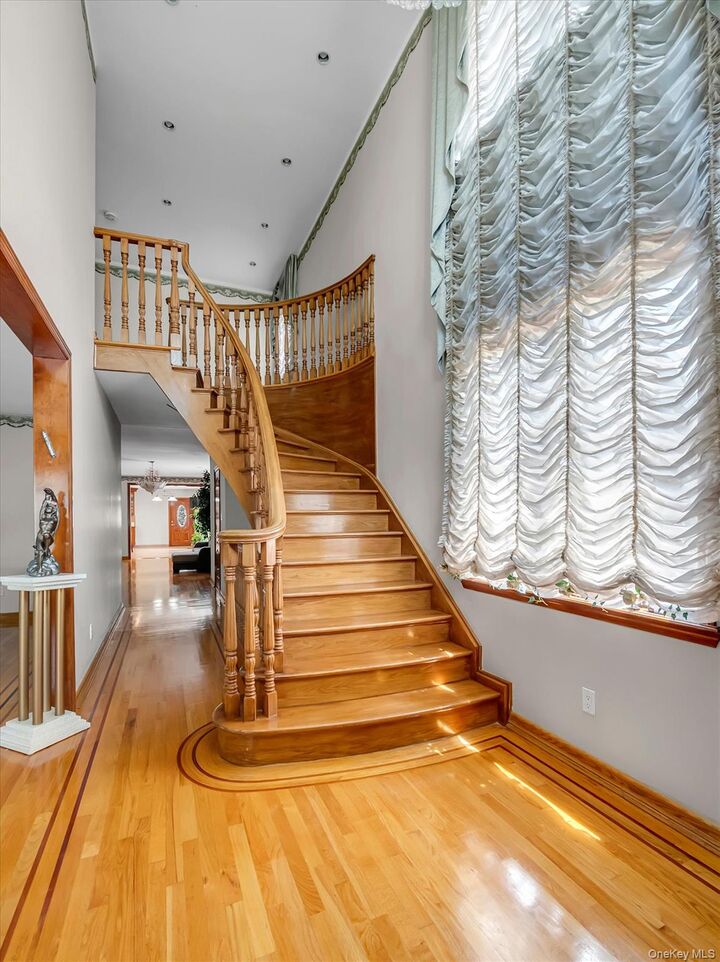 Property Photo:  18042 Aberdeen Road  NY 11432 
