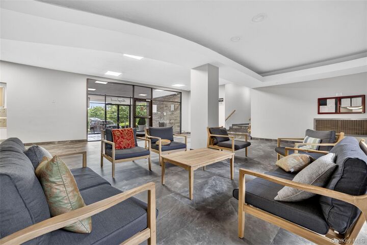 Property Photo:  333 Bronx River Road 624  NY 10704 