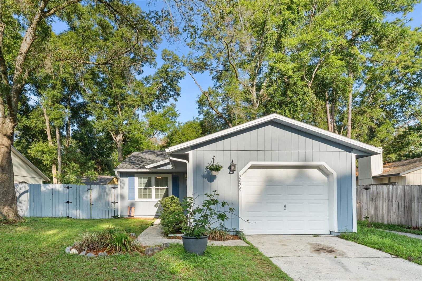Property Photo:  2026 SW 73rd Street  FL 32607 