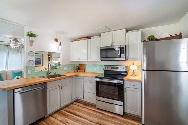Property Photo:  512 Imperial Drive  FL 34287 
