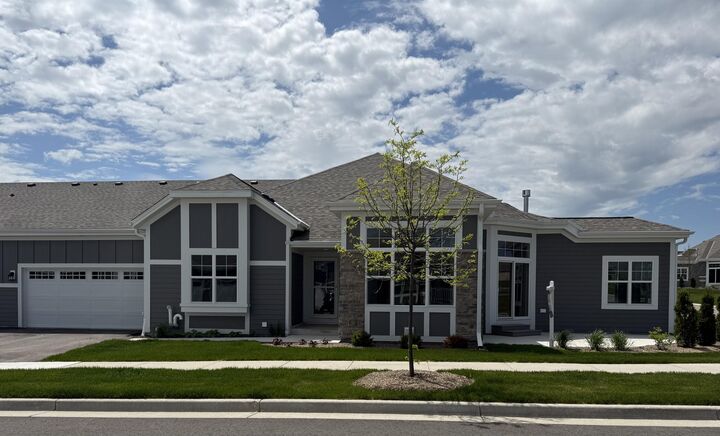 Property Photo:  868 S Verona Cir  WI 53024 