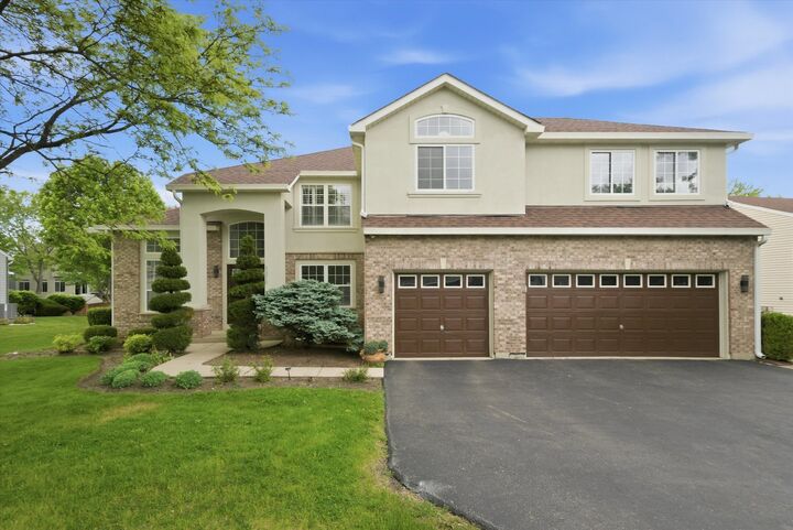 Property Photo:  2210 Fieldcrest Drive  IL 60060 