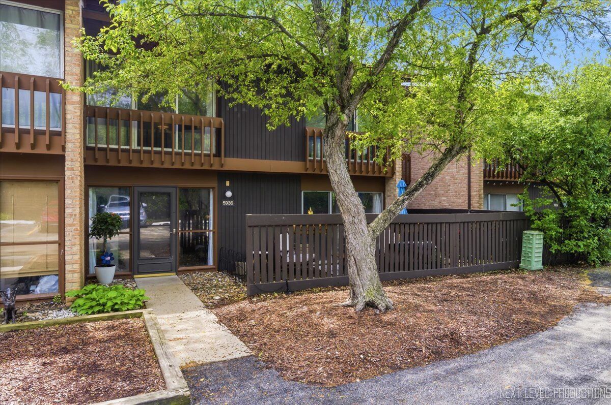 Property Photo:  5936 Greenview Road 5936  IL 60532 