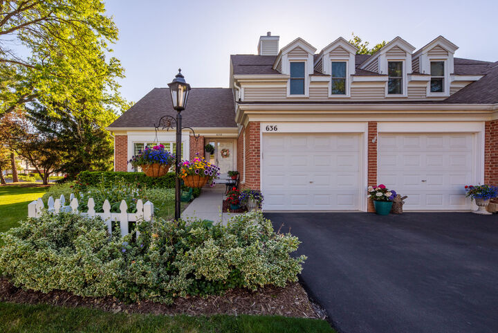Property Photo:  636 Stirling Lane K  IL 60070 