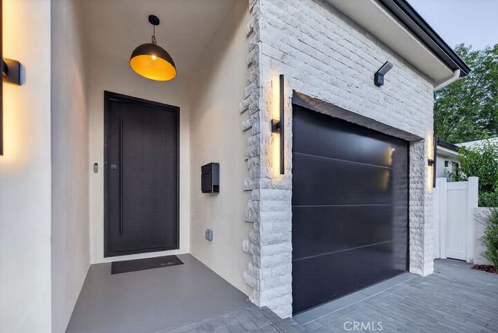 Property Photo:  5940 Shoshone  CA 91316 