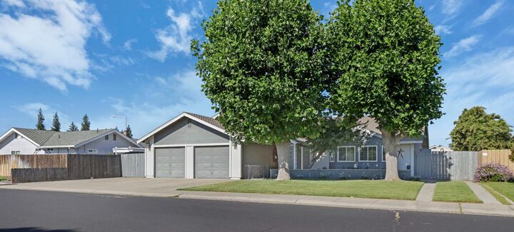 Property Photo:  747 Foxfire Drive  CA 95337 