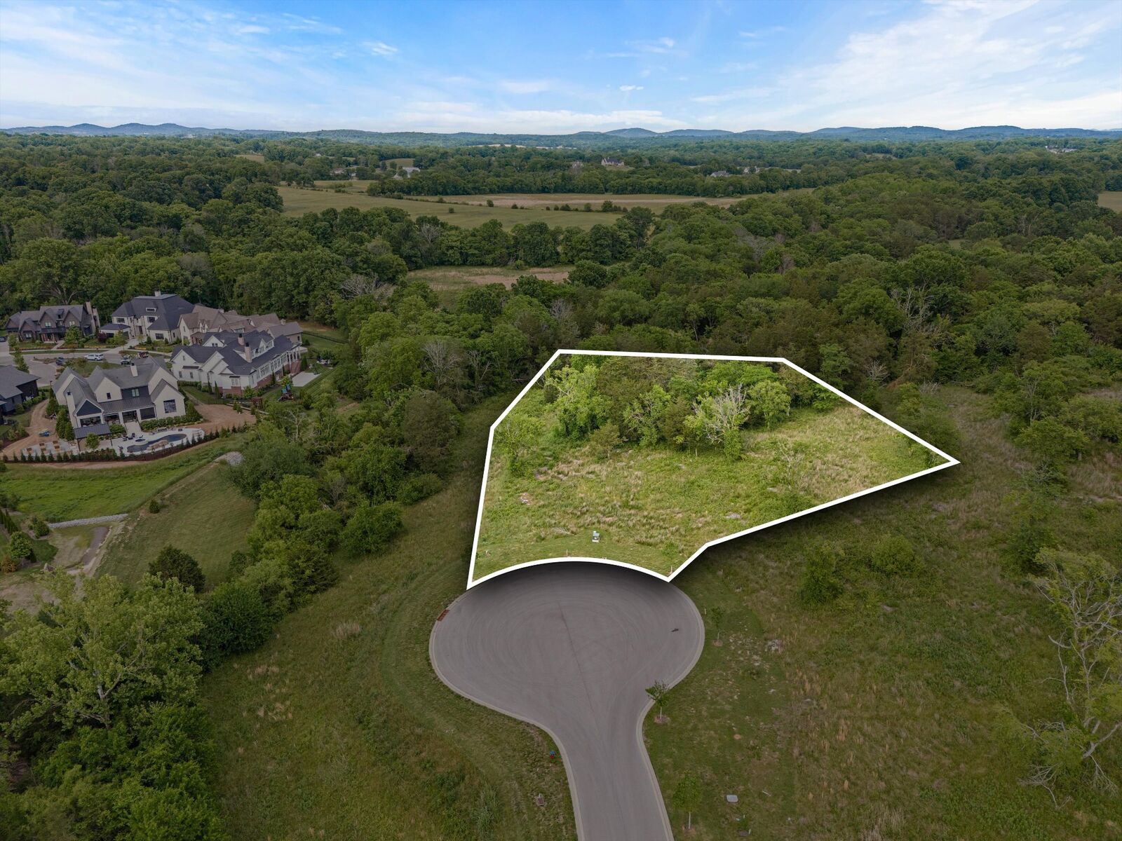 Property Photo:  9447 Thatchbay Ct  TN 37046 
