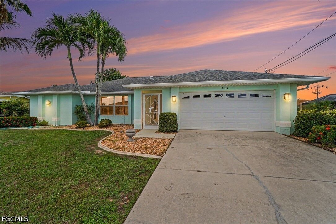 Property Photo:  4437 SE 10th Avenue  FL 33904 