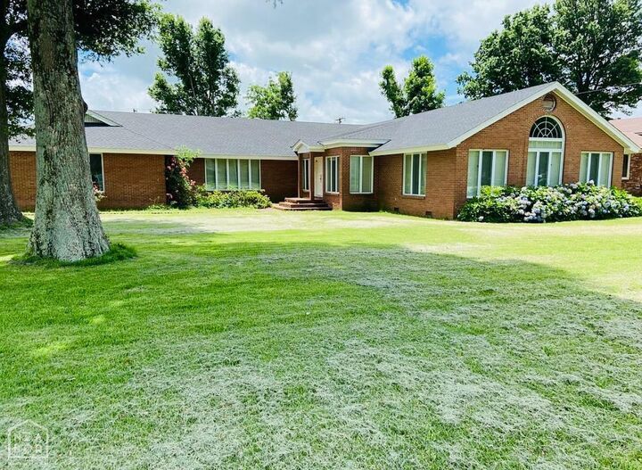 Property Photo:  205 W Riverside  AR 72365 