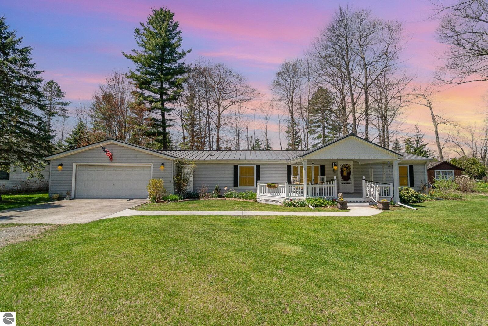 Property Photo:  2423 West Drive  MI 48763 