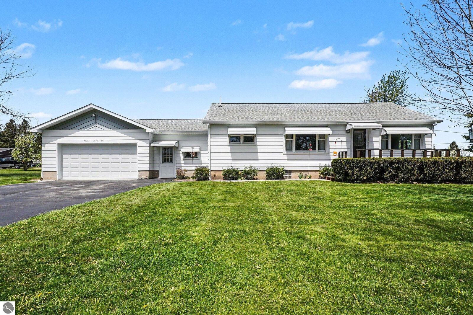 Property Photo:  1921 N Huron Rd  MI 48763 