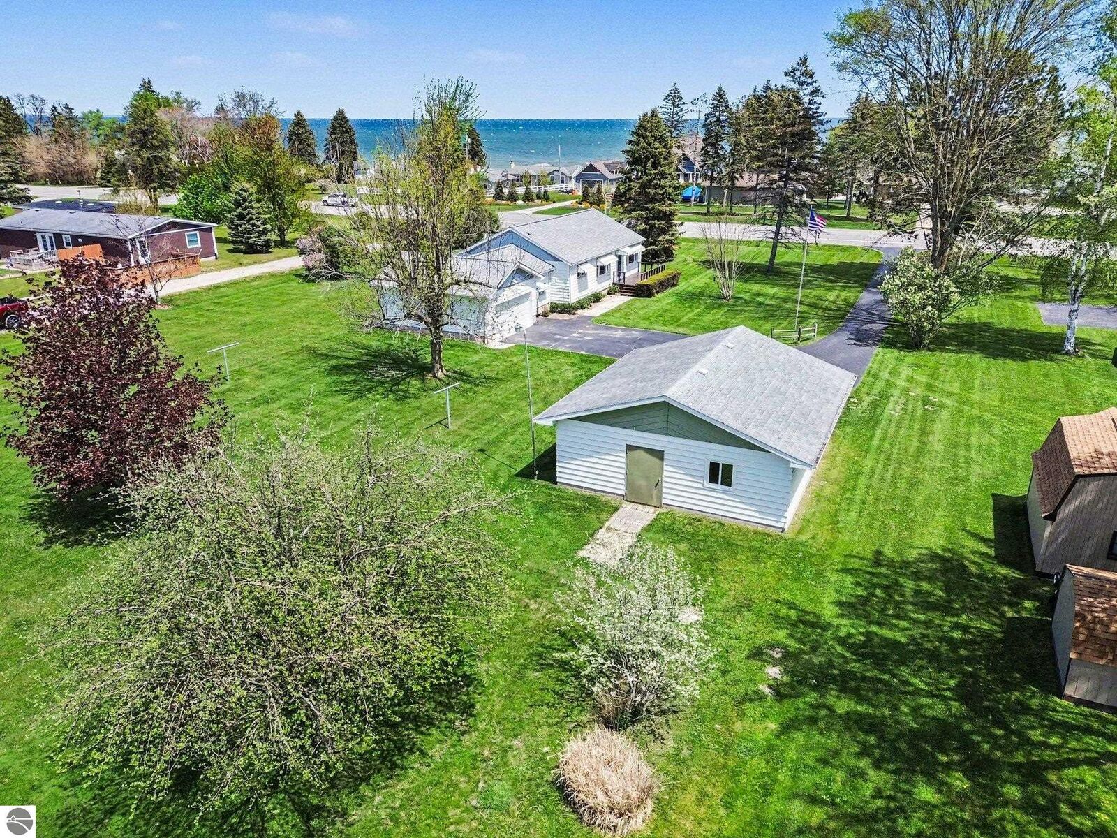 Property Photo:  1921 N Huron Rd  MI 48763 