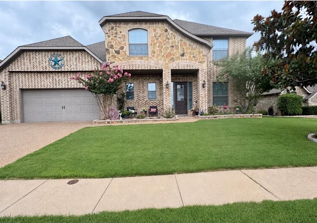 Property Photo:  412 Bur Oak Trail  TX 75126 