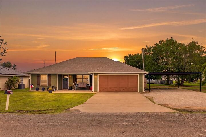 Property Photo:  703 S College Street  TX 75423 