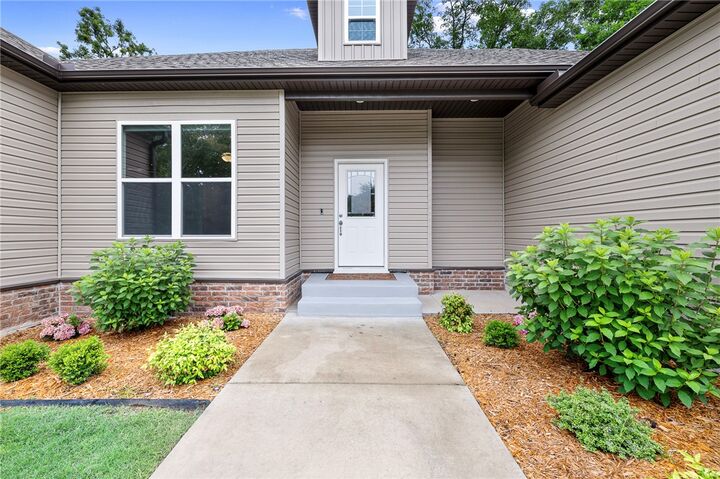Property Photo:  17 Worth Place  AR 72715 