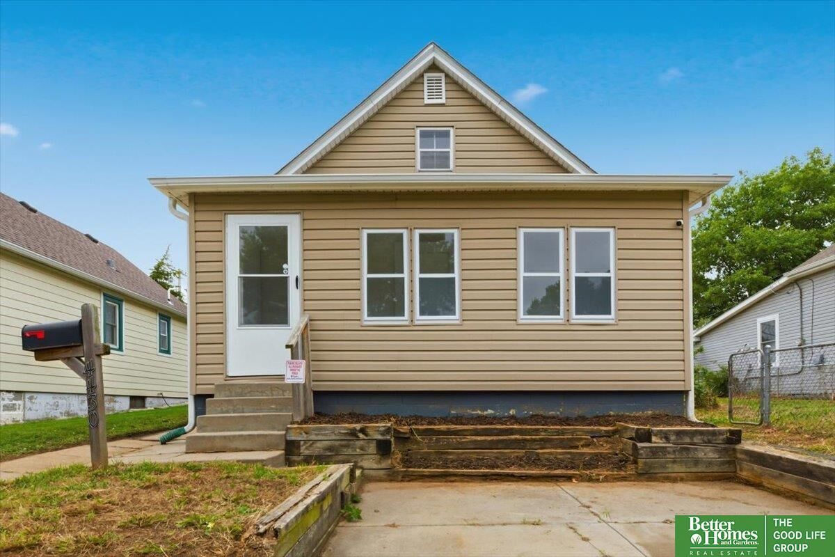 Property Photo:  4430 S 32 Street  NE 68107 