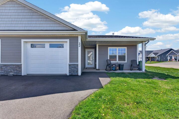 32 Ellis Avenue — photo 1
