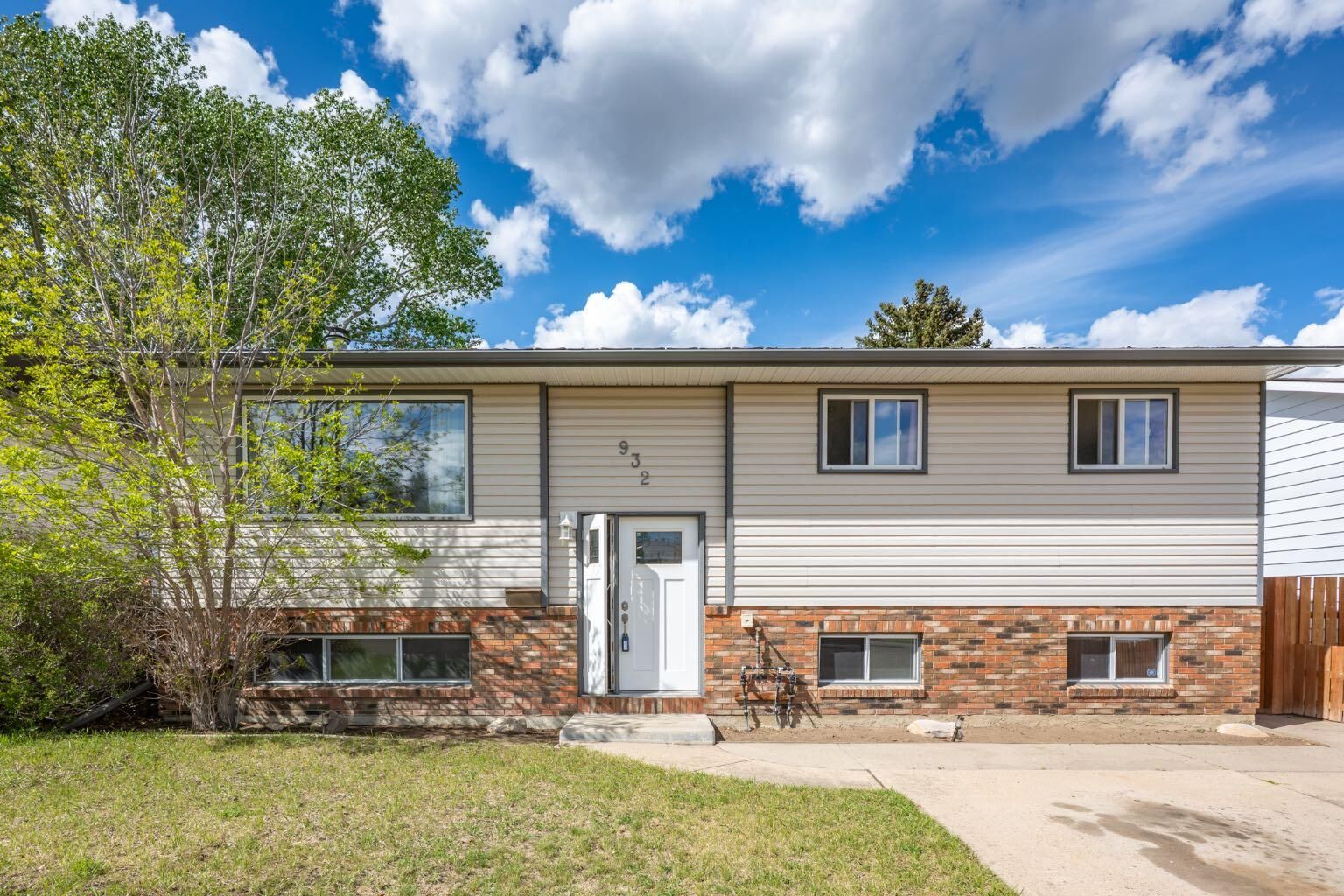 Photo de la propriété: 932 22 Street NE AB T1C 1L7