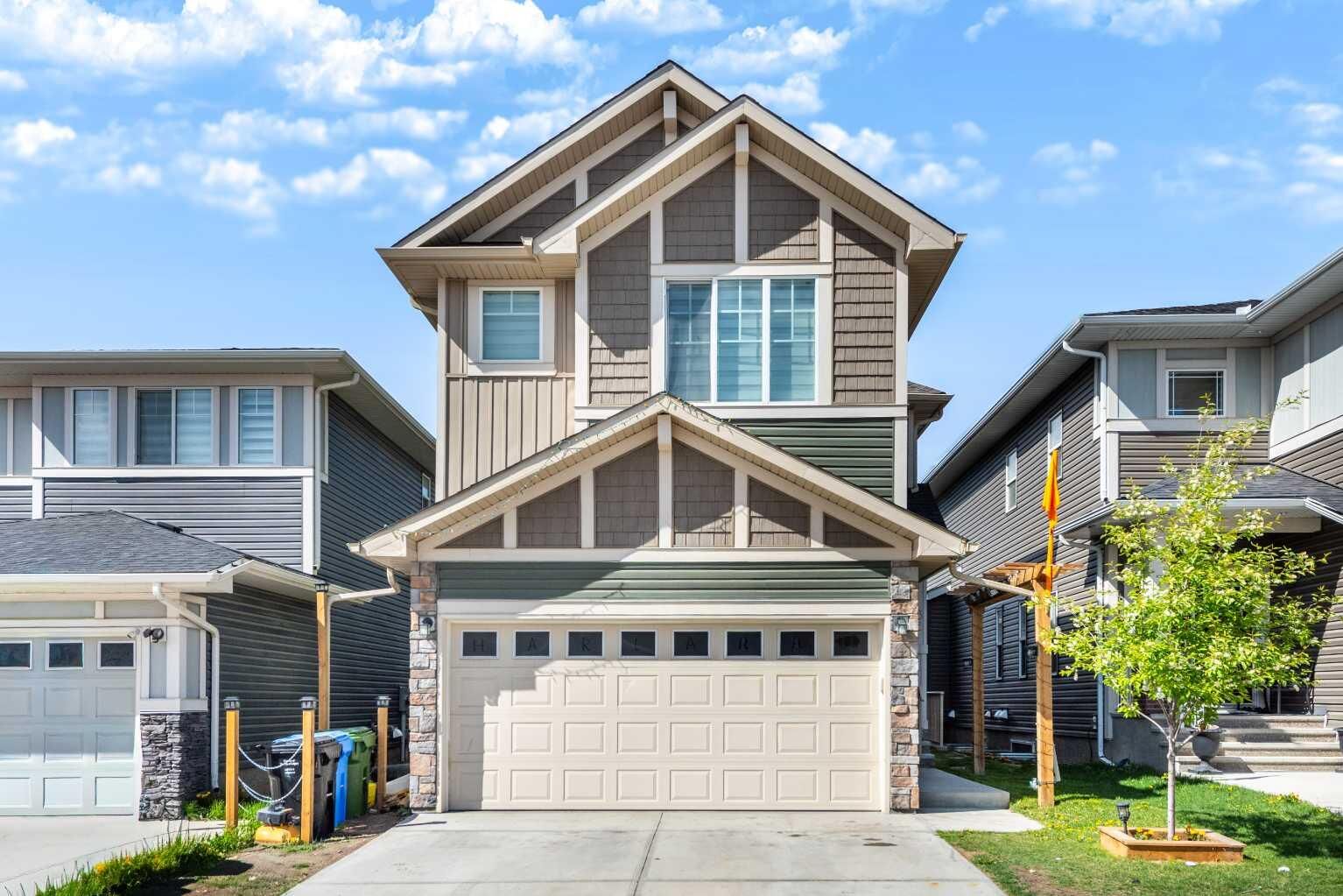 Property Photo: 32 Saddlestone Way NE AB T3J 2C9