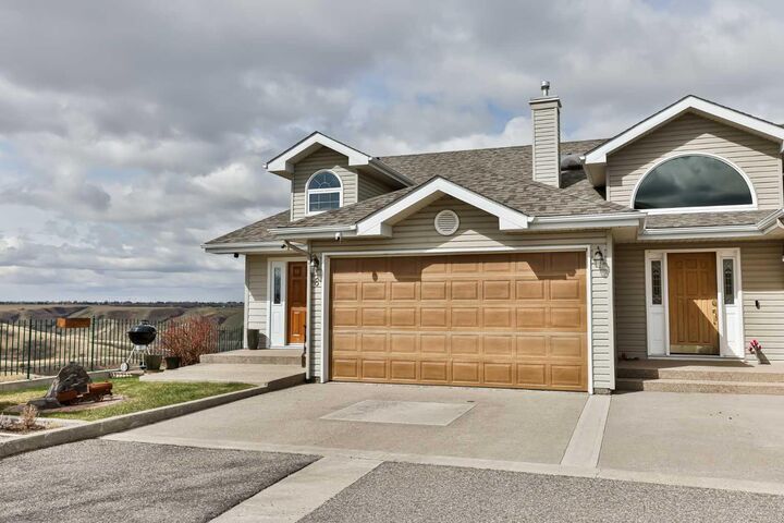Property Photo: 990 Scenic Drive S 6 AB T1J 4R7