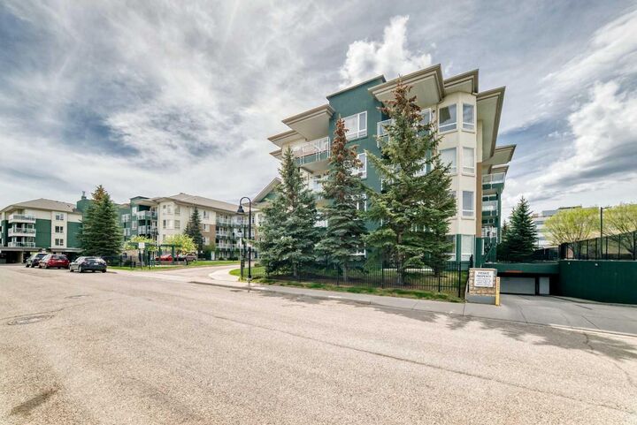 Property Photo: 3111 34 Avenue NW 410 AB T3R 1X8