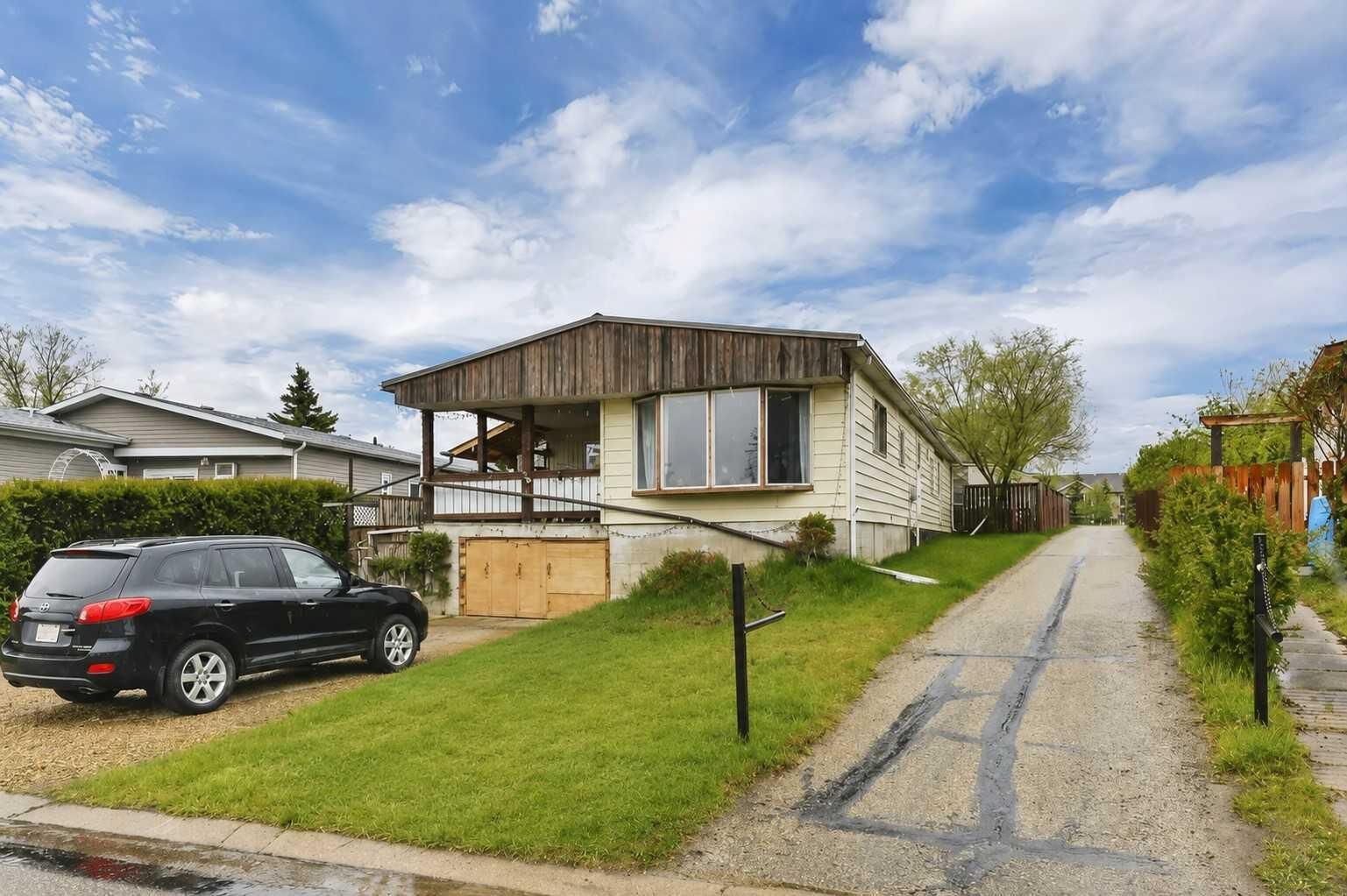 Property Photo:  36 Hearthstone Drive  AB T4L 1P6 