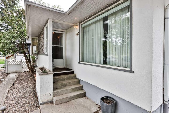 Property Photo:  1047 16 Street S  AB T1K 1X3 