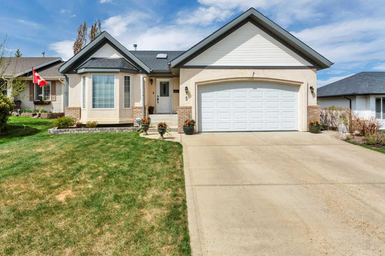 Property Photo: 5 Fawn Close AB T4S 1X4