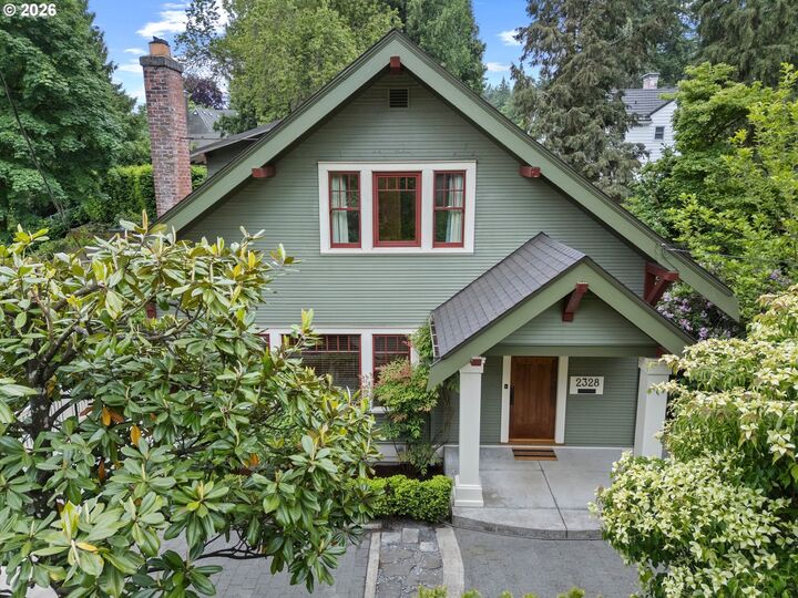 Property Photo: 2328 SW Broadway Dr OR 97201
