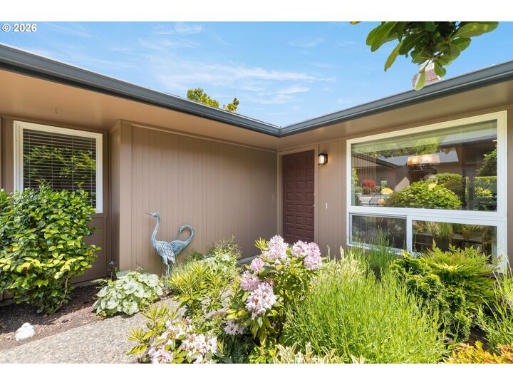 Property Photo: 6 Condolea Dr OR 97035