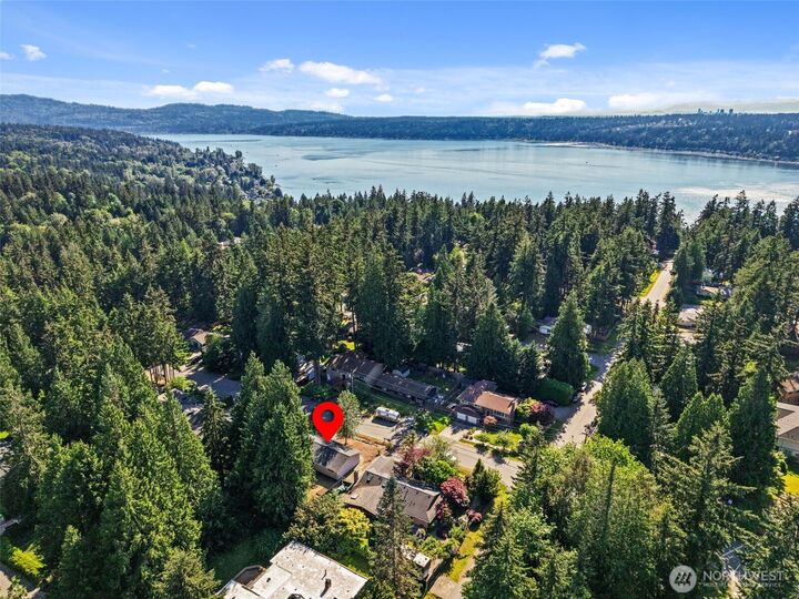 Property Photo:  936  210th Avenue NE  WA 98074 