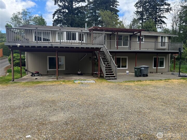 Property Photo:  320  181st Avenue E  WA 98391 