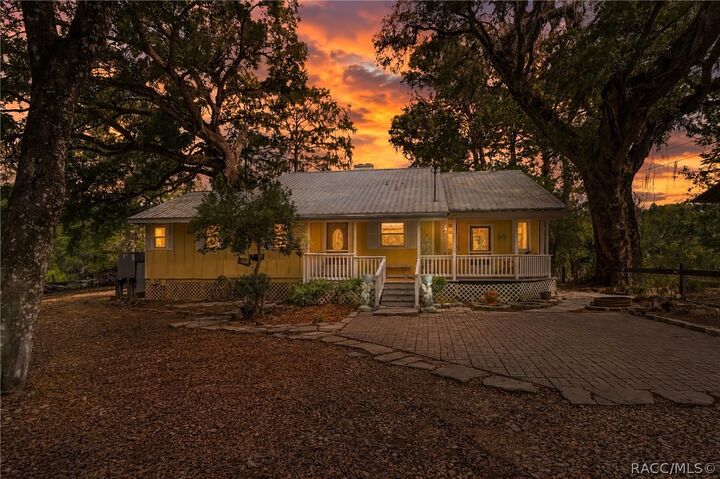 Property Photo:  3503 E Westcove Court  FL 34434 