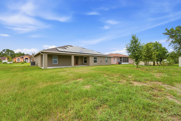 Property Photo: 1692 SW Alvaton Avenue FL 34953