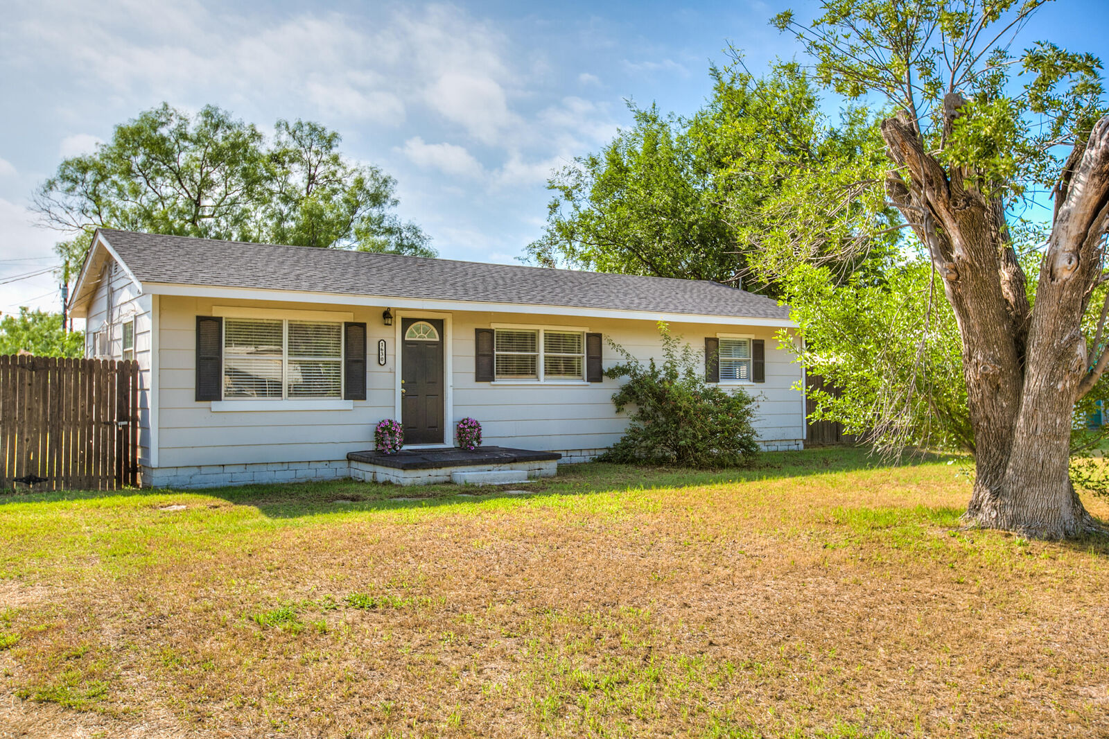 Property Photo:  1630 Canal Road  TX 76904 