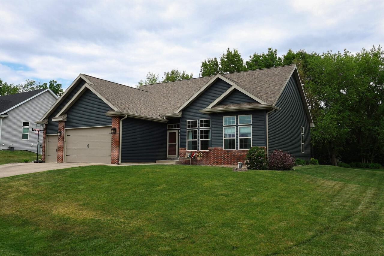 Property Photo:  1013 E Superior Drive  WI 53534 