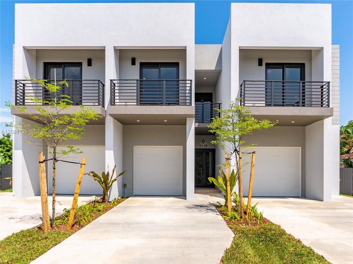 Property Photo: 1118 NE 10th Ave 1118 FL 33304