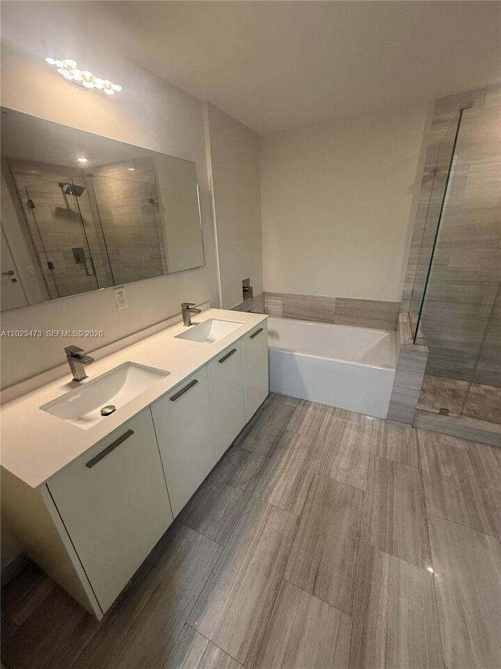 Property Photo:  1300 Brickell Bay Dr 707  FL 33131 