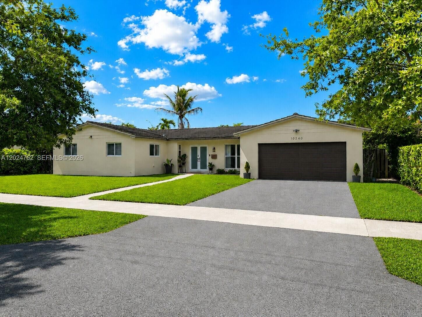 Property Photo:  10240 SW 108th St  FL 33176 