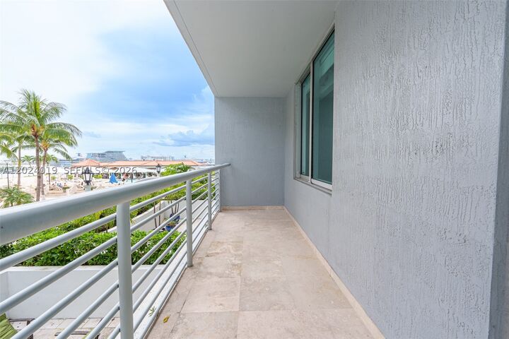 Property Photo:  335 S Biscayne Blvd 802  FL 33131 