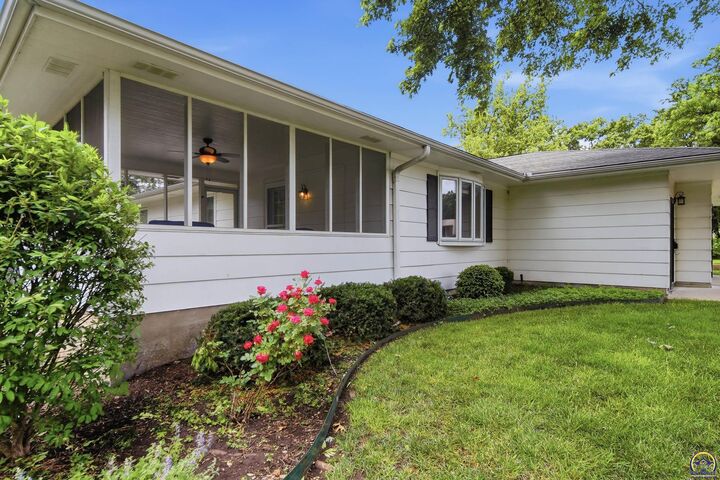 Property Photo:  5113 SW 26th Ter  KS 66614 